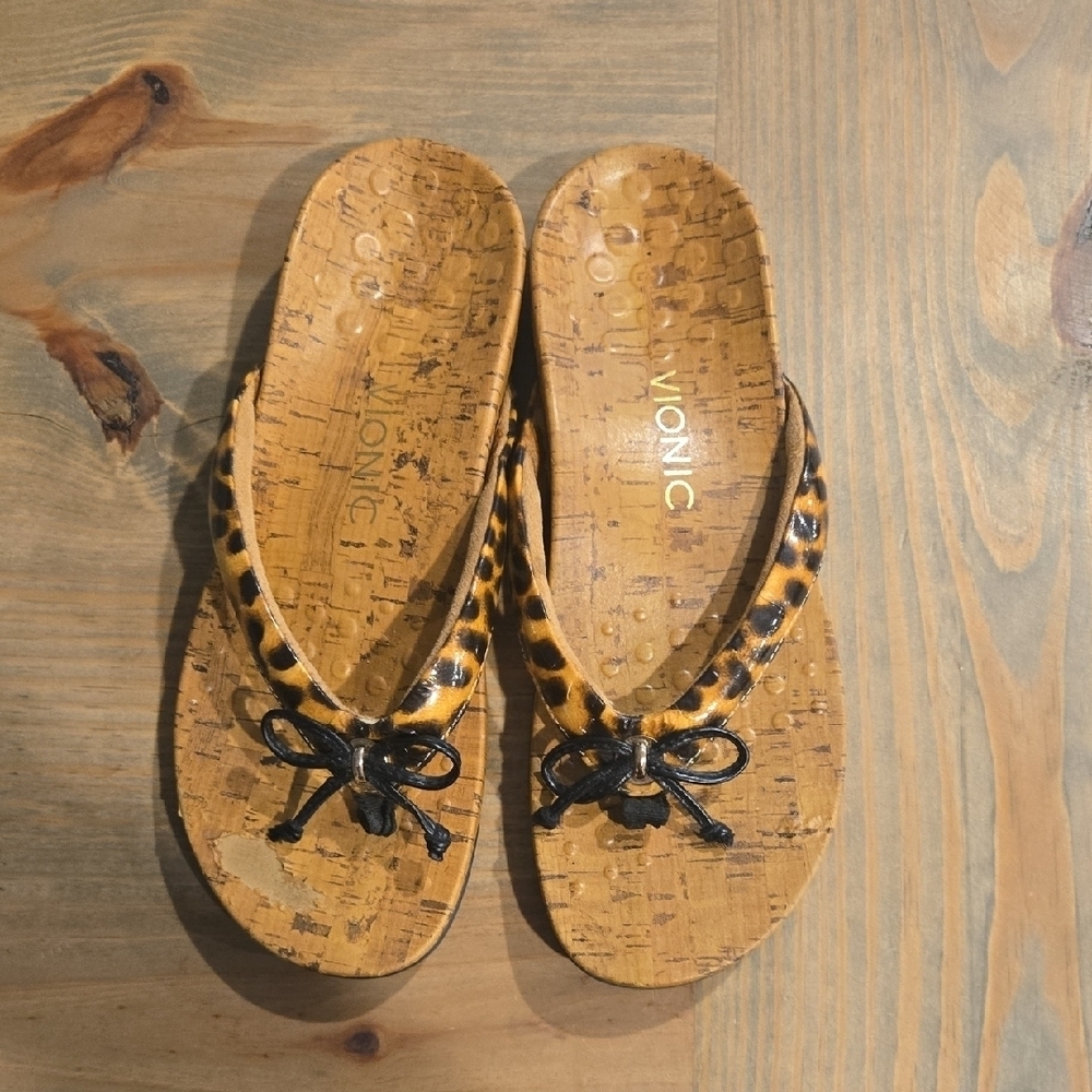 Vionic Cassie Women's Tan Leopard Sandals with Black Bow